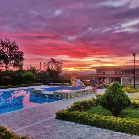 Finca Hotel Heron キンバヤ エクステリア 写真