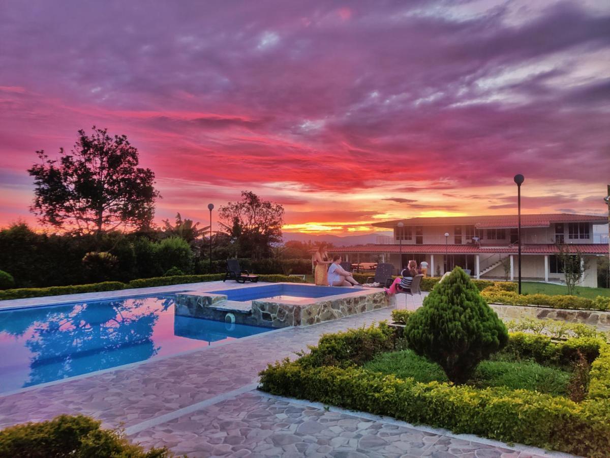 Finca Hotel Heron キンバヤ エクステリア 写真
