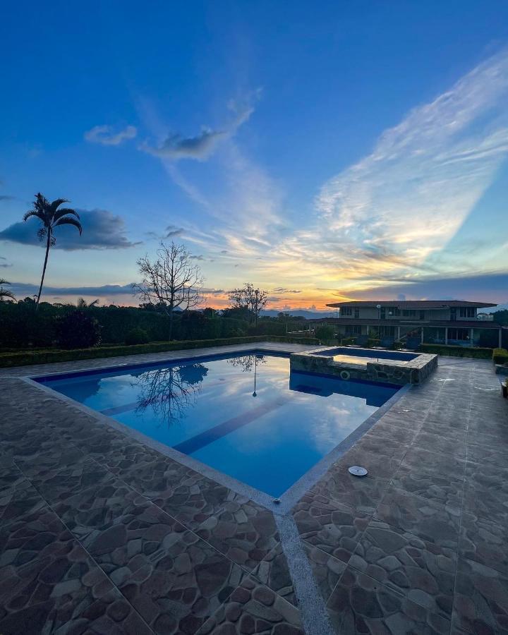 Finca Hotel Heron キンバヤ エクステリア 写真