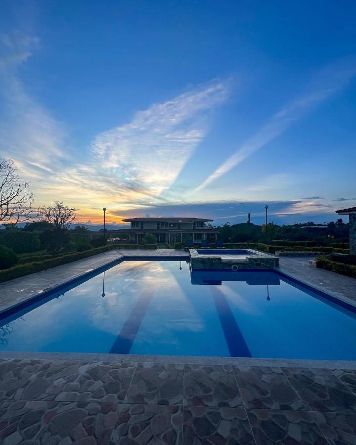 Finca Hotel Heron キンバヤ エクステリア 写真